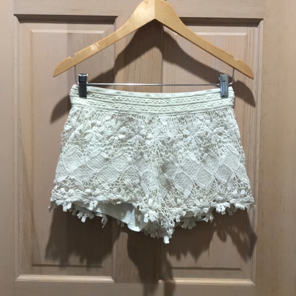 Lace Creme Shorts - Picture 1 of 2